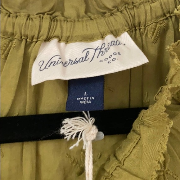 NWT Women's Floral Short Sleeve Blouse - Picture 4 of 6